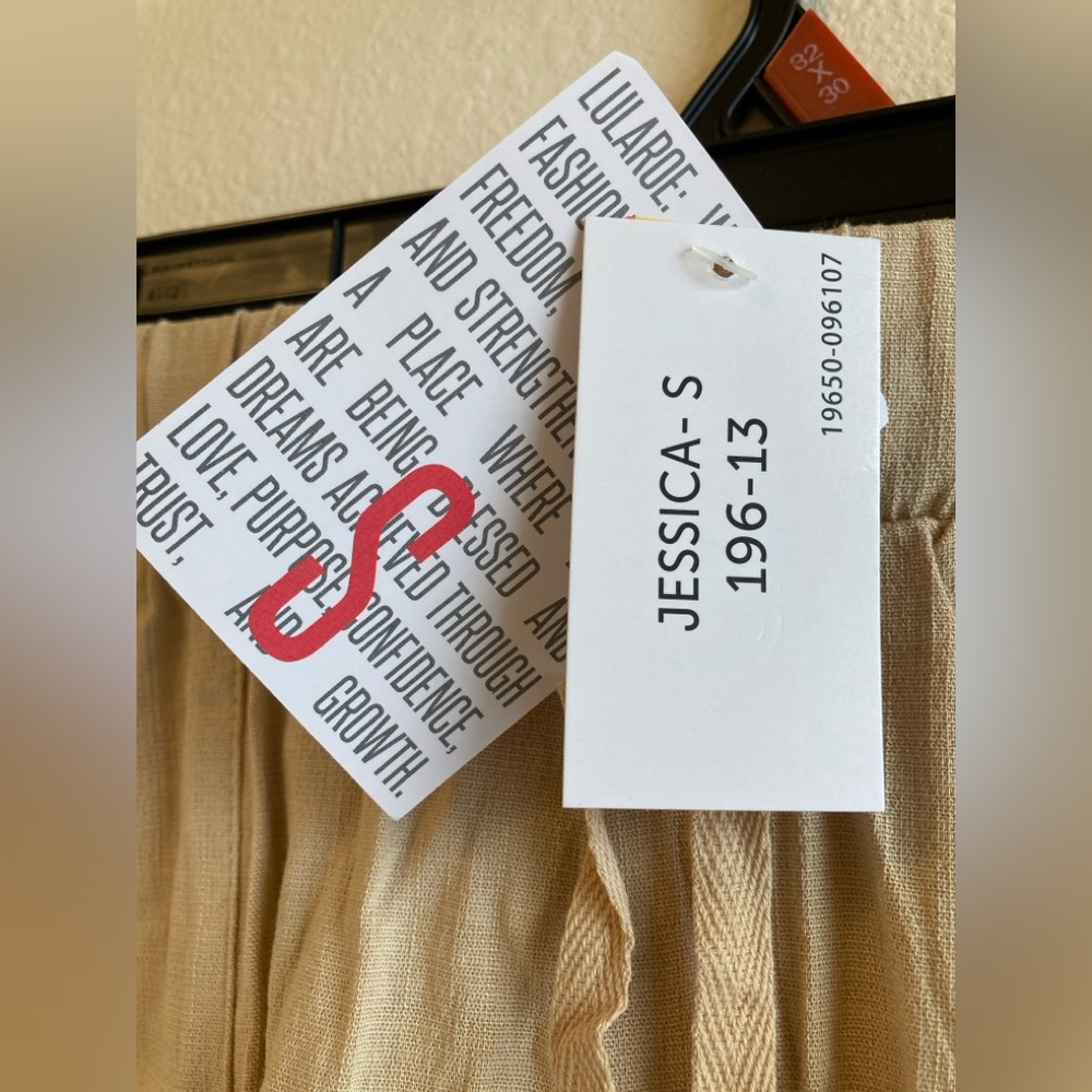 NWT LuLaRoe Jessica Tan Shorts in Beige Linen Fabric Size S - Picture 3 of 9